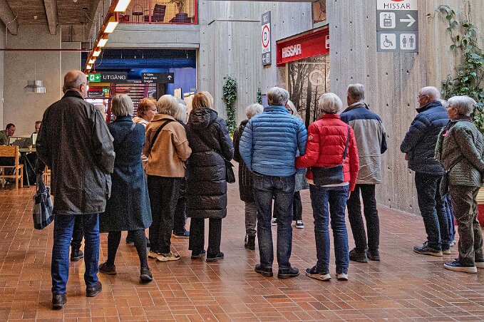 Garnisonen Vid de massiva hissväggarna av betong, som är ett exempel på den så kallade brutalistiska stilen i det arkitektoniskt intressanta huset.