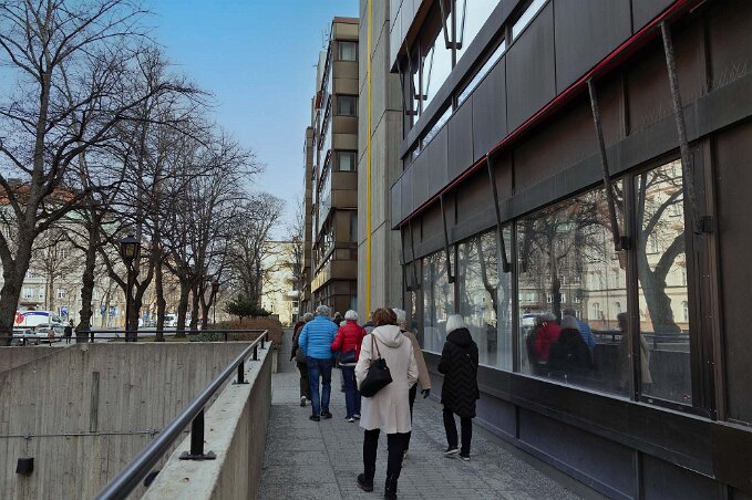 Garnisonen Längs Karlahuset vid Karlavägen.