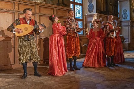 Romeo & Julia Kören 220827-4 Romeo & Julia Kören framträder på Gripsholms slott med föreställningen ”Händel with care”.