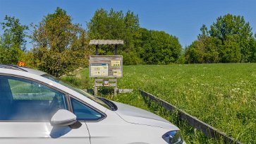Reservatets p-plats Parkerat och klart för vandring i Askholmens naturreservat 700 meter längre bort.
