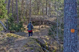 Kuperat på västra sidan Längs den västra delen av rundslingan är ön som brantast och mest kuperad.