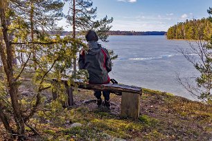 Rastplats Rastplats på västra sidan av ön med fri sikt ut över Båven.