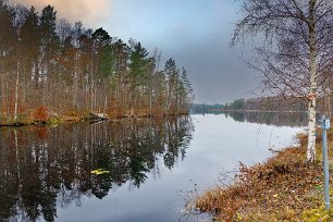 Ett tidigare vattenmagasin Bruksdammen är en stor våtmark, som tidigare varit vattenmagasin för Hälleforsnäs Bruk. På en ö i dammen finns skärmskydd, fiskebrygga, grillplats och...