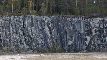 Nedlagt kalkbrott Nedlagt kalkbrott i Djupviksbergets naturreservat