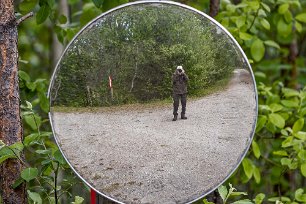 Självporträtt Fotogrtafen i trafikspegel.