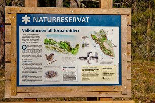Infofavla Torparudden Informationstavla vid naturreservatet Torparuddens parkeringsplats. Bildat 2008, 38 hektar. Länge orörd skog med gott om gran, tal, grova aspar, sälg. klibbal...