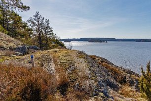 Torparudden Från hällmarkerna har man fin utsikt ut över Gisselfjärden.