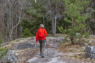 Slalomport som ledmarkering Ny, vädertålig ledmarkering på Torparudden.