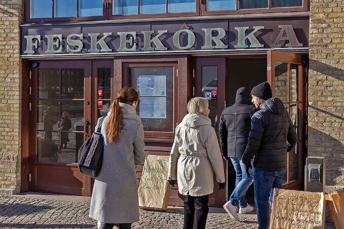 Feskekôrka i Göteborg På väg in till lunch i Feskekôrka.