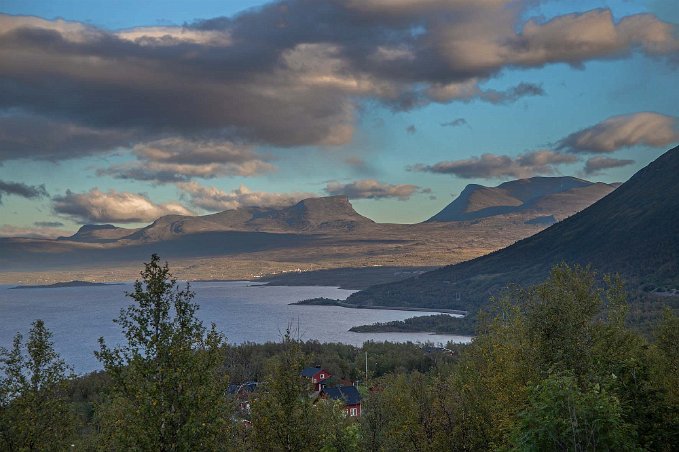 Torne träsk i kvällssol Torne träsk i kvällssol, vy från stugbalkongen.