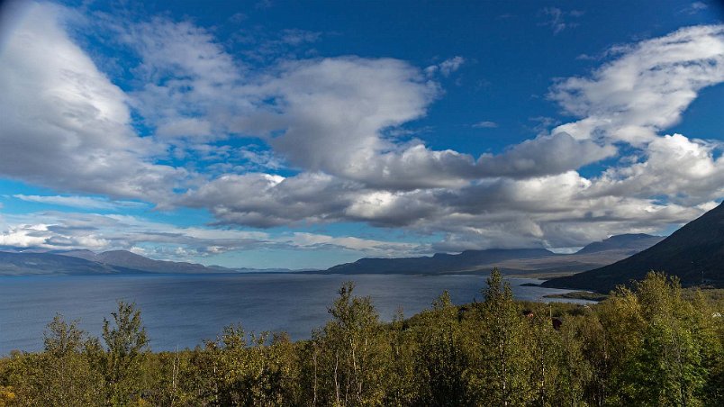 Balkongvy i Björkliden Vy över Torne träsk mot Lapporten fråpn balkongen på stugan vid hyrde i Björkliden.