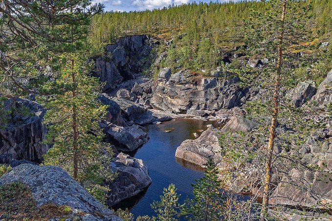 Harsprånget Harsprånget samiska Njommelsaska, vattenfall i Stora Luleälven i Lappland, cirka 10 km söder om Porjus. Vattenfallet var ett av Sveriges mäktigaste och bestod...