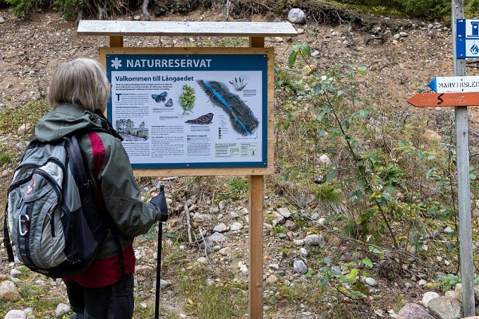 Vid Långaedet Infotavla om Långaedets naturreservat strax före rastplatsen.