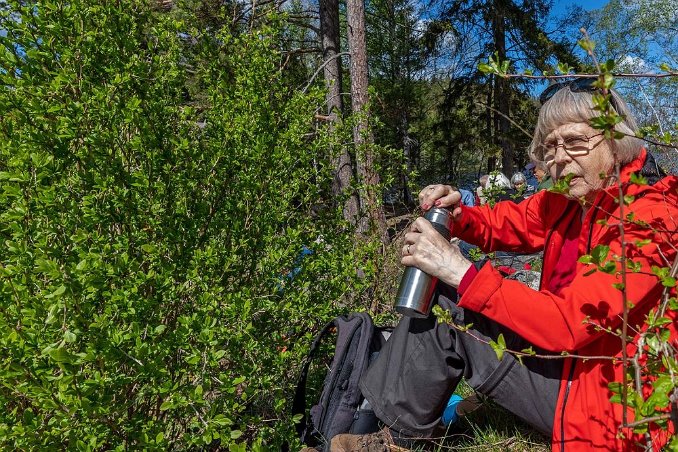 Fikapaus Kristina tar fikapaus vid Nedre Marviken.