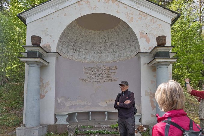 Engelska parken Väl tillbaka i engelska parken gjordes en liten avstickare till templet 