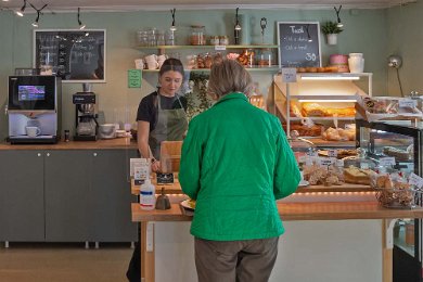 Café Ottilia Härligt fika på Café Ottilia i Malmköping – det mesta bakat av ägarinnan och serverat av den treviga dottern.