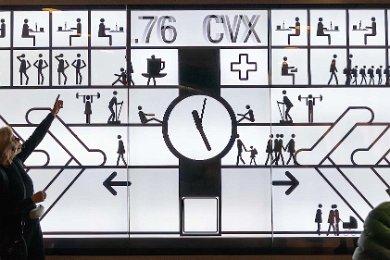 Videoverket ”Cuckoo Clock” Stockholm City 1: På en 4 meter bred och drygt 2 meter hög skärm på det centrala mellanplanet i Stockholm City visas videoverket ”Cuckoo Clock” av Lars...